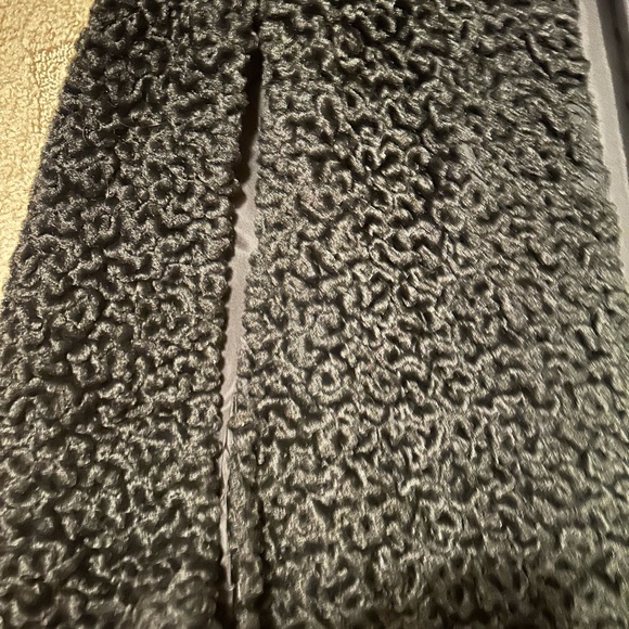 Vintage 1800s 1900s Black Curly Lamb Edwardian Capelet / Cloak (slits for arms) - Picture 4 of 5